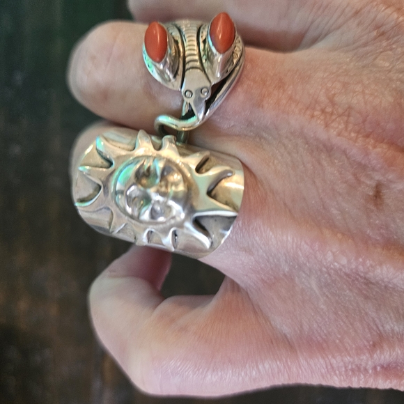 🤩SOLD🤩 Smiling Sun Sterling Silver Cigar Band Ring - Picture 2 of 6